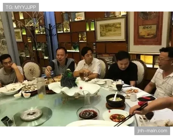 如果能约到季丽萍吃顿饭，我只想看她点的第一道菜和最后那张账单